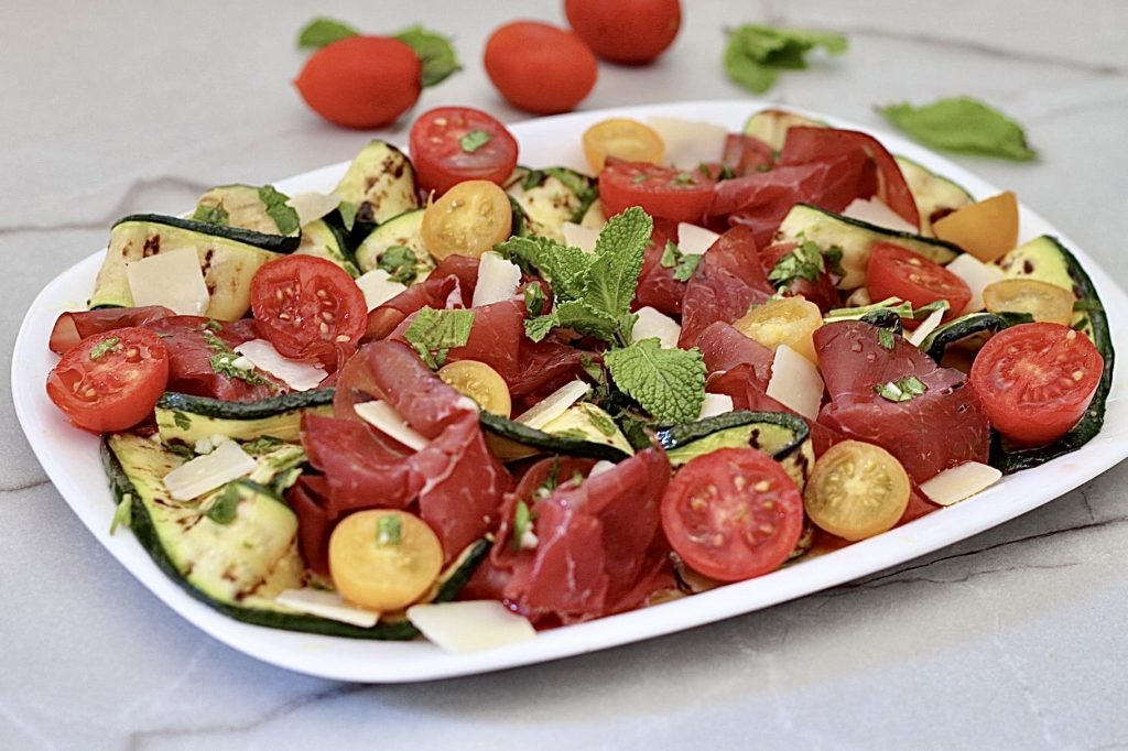 LIGHT AND PROTEIN-RICH Salad, saves my lunch and diet.