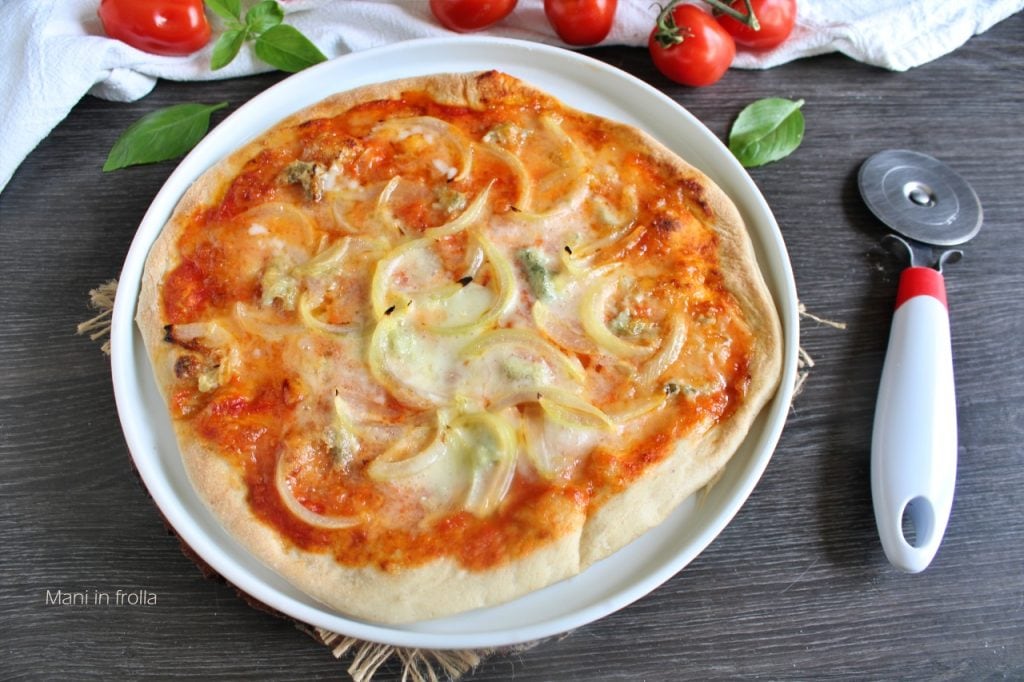 Pizza with Gorgonzola and Onions