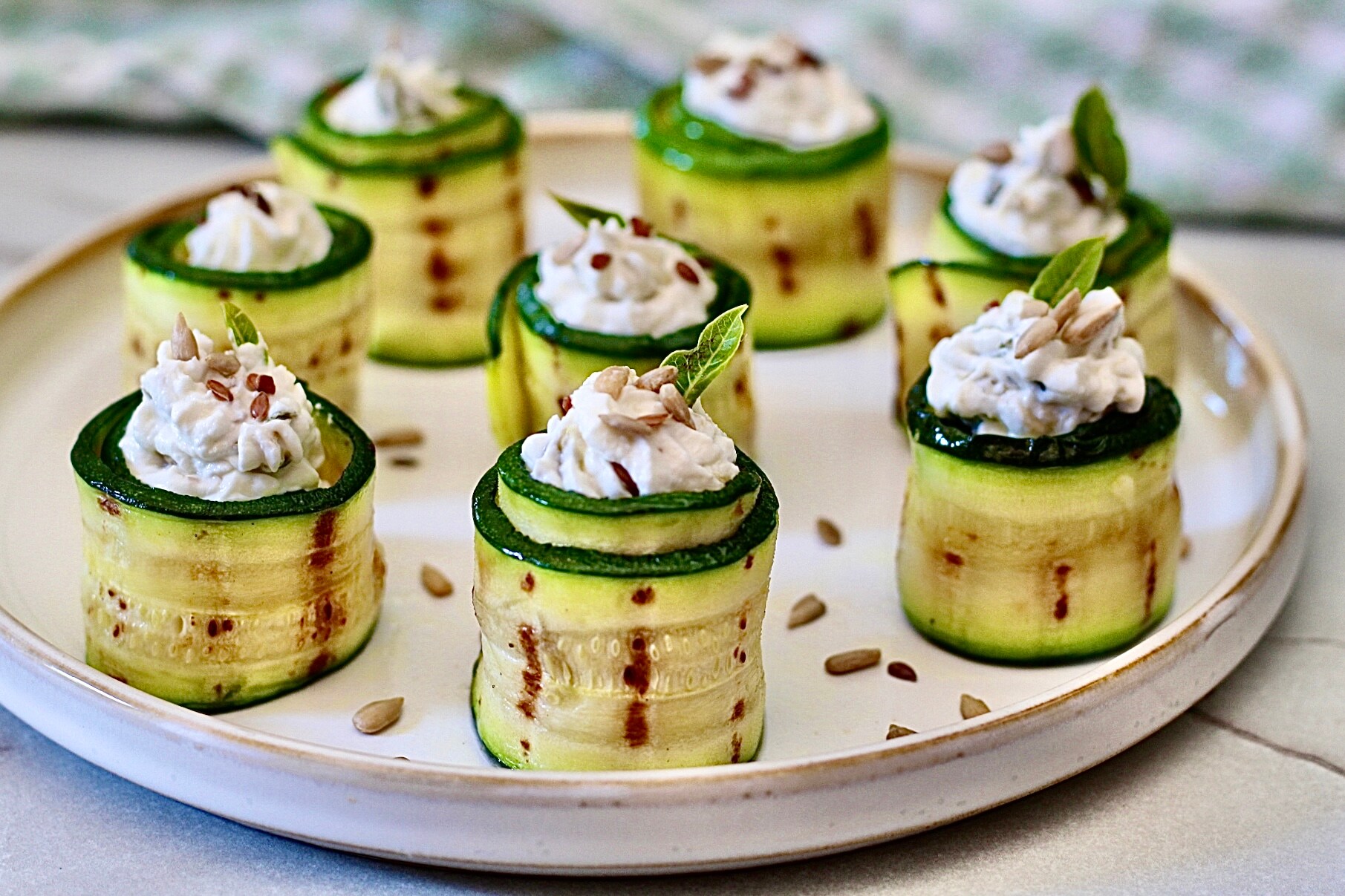 Summer ZUCCHINI ROLLS, with just 3 ingredients and no hassle