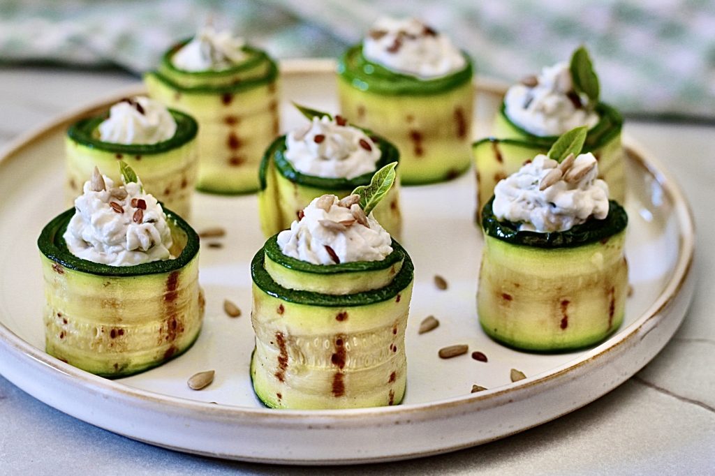 Summer ZUCCHINI ROLLS, with just 3 ingredients and no hassle