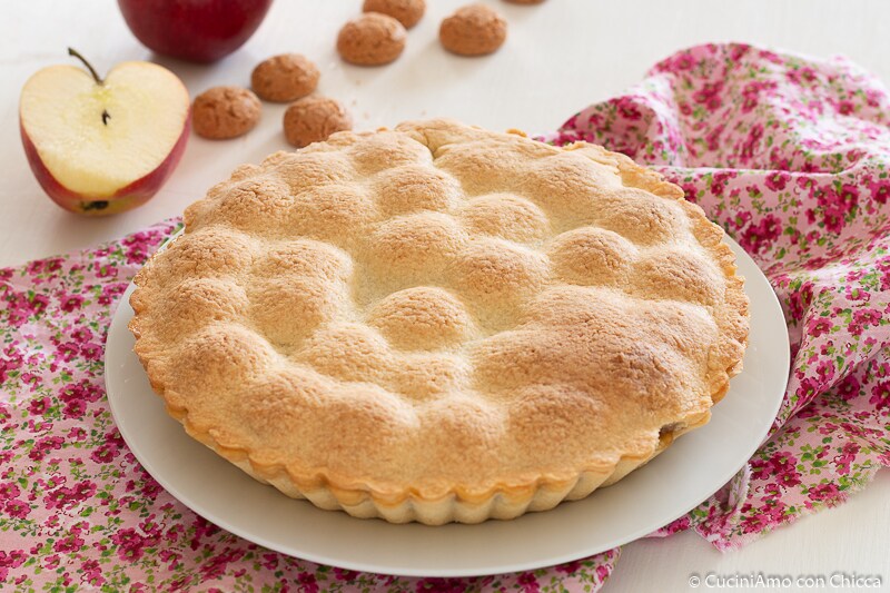IRRESISTIBLE APPLE AND AMARETTO CAKE