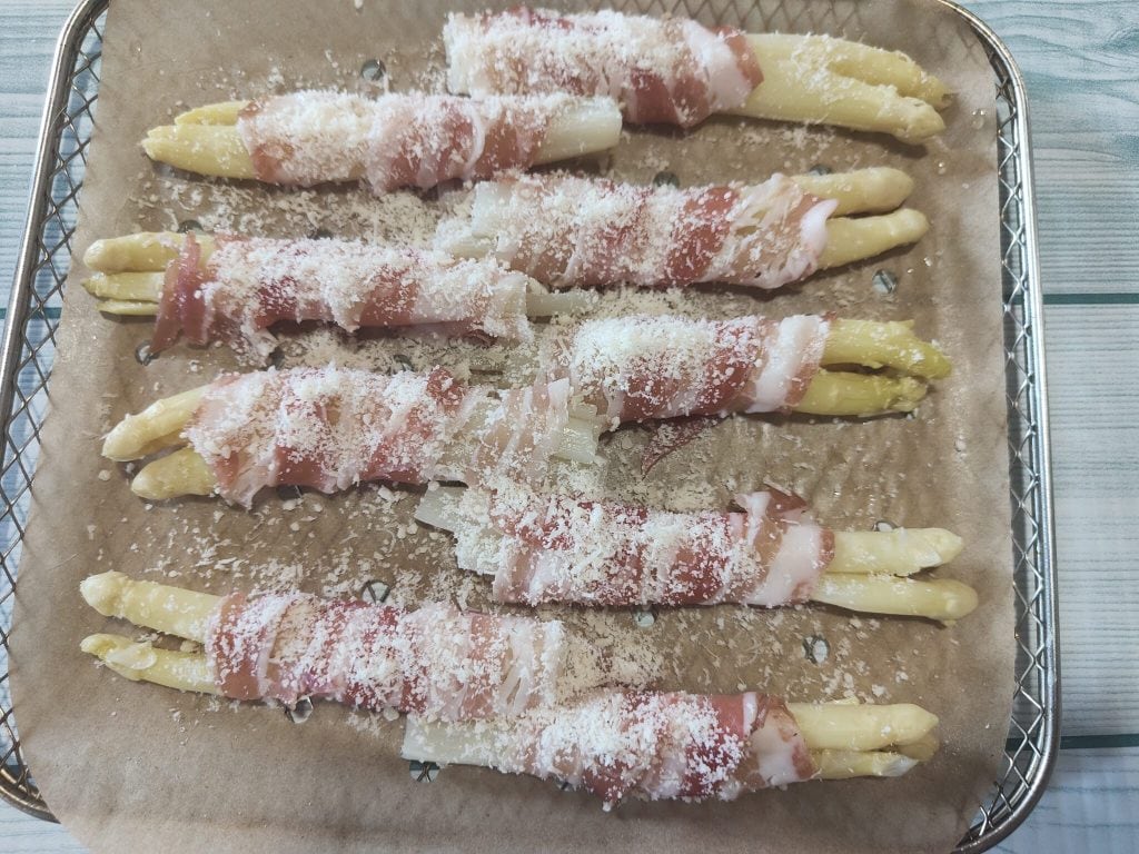 Asparagus and Bacon Rolls