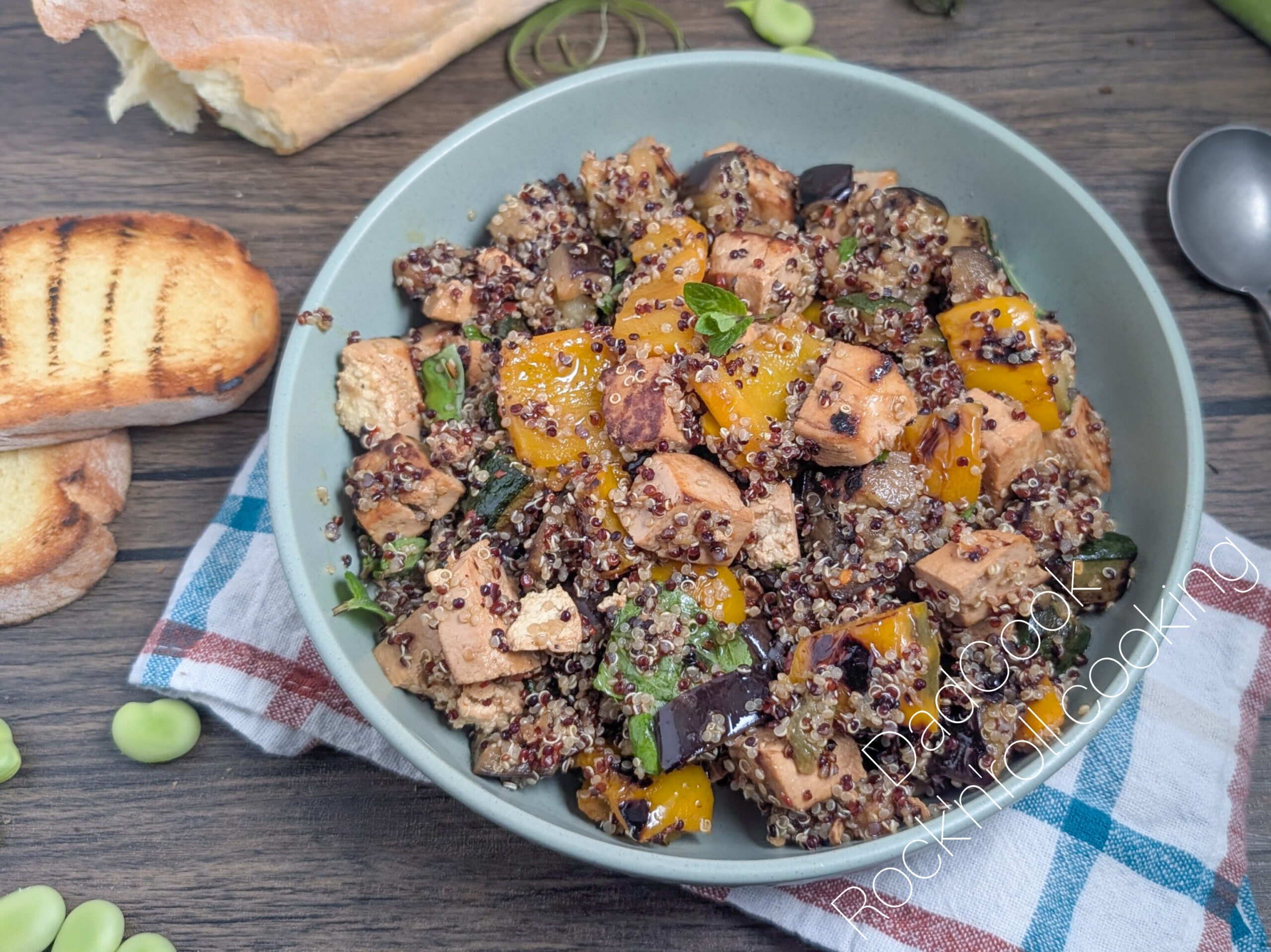 Quinoa Salad with Grilled Vegetables and Marinated Tofu: A Delicious Vegetarian Side Dish