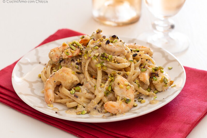LINGUINE WITH SHRIMPS AND PISTACHIOS