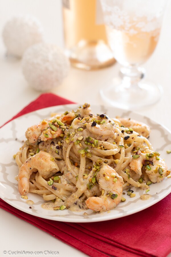 LINGUINE WITH SHRIMPS AND PISTACHIOS