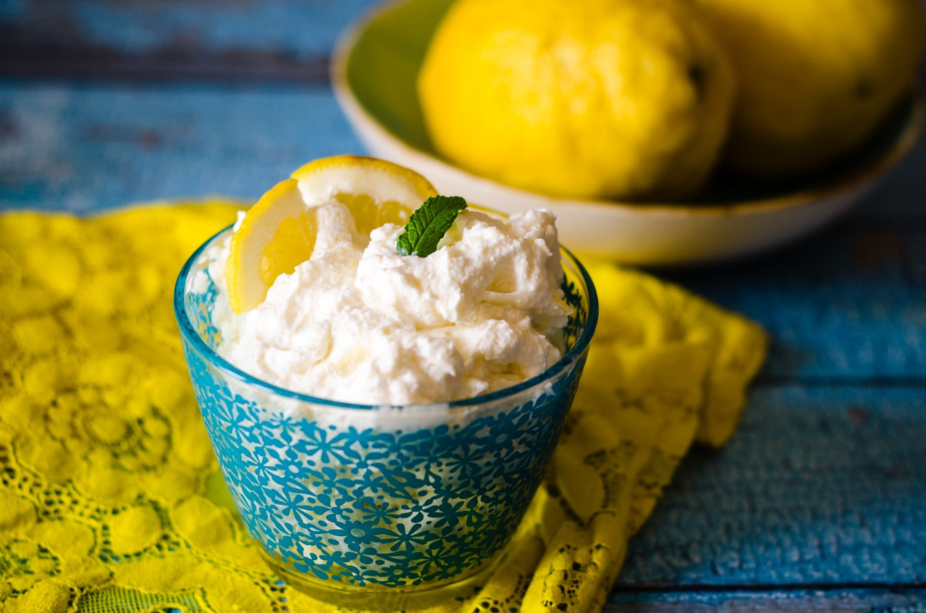 No-bake Lemon Paradise Cream! Only 4 ingredients for a delicious and fragrant cream