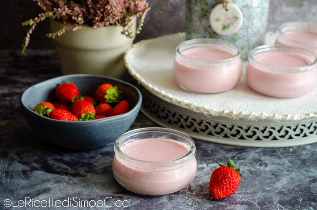 Light cups with strawberries