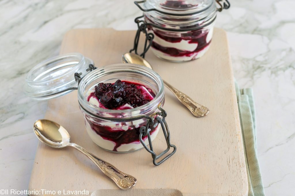 mascarpone chantilly cream with berries
