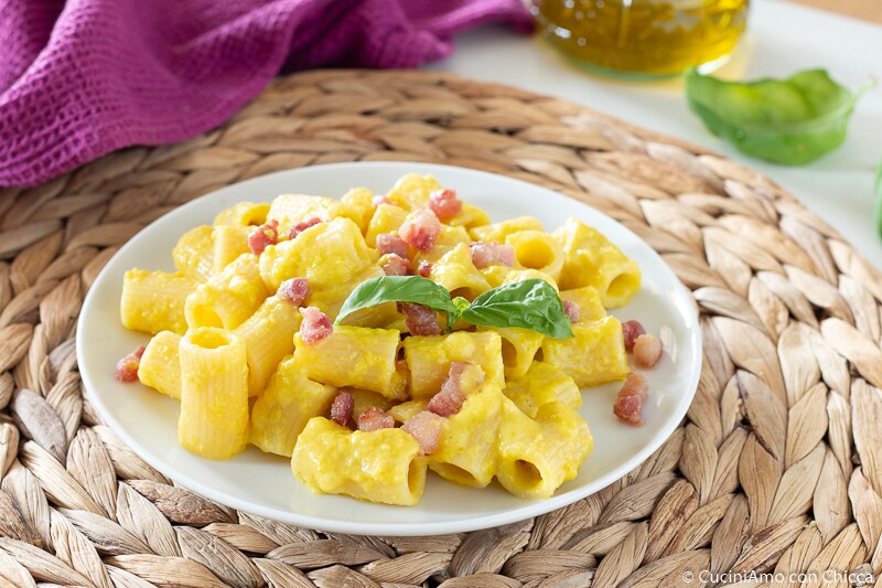 MEZZE MANICHE WITH BELL PEPPER CREAM AND BACON