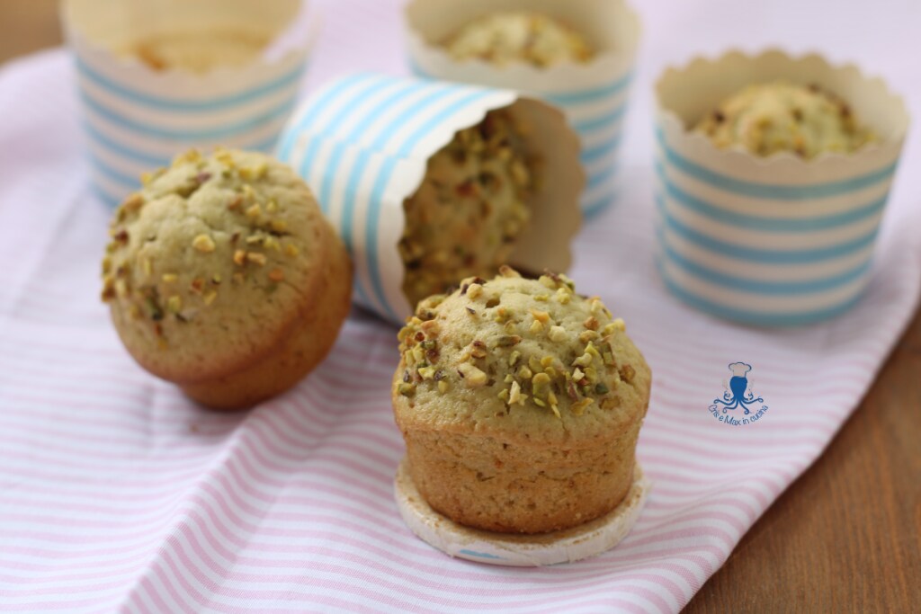 Mini pistachio muffins