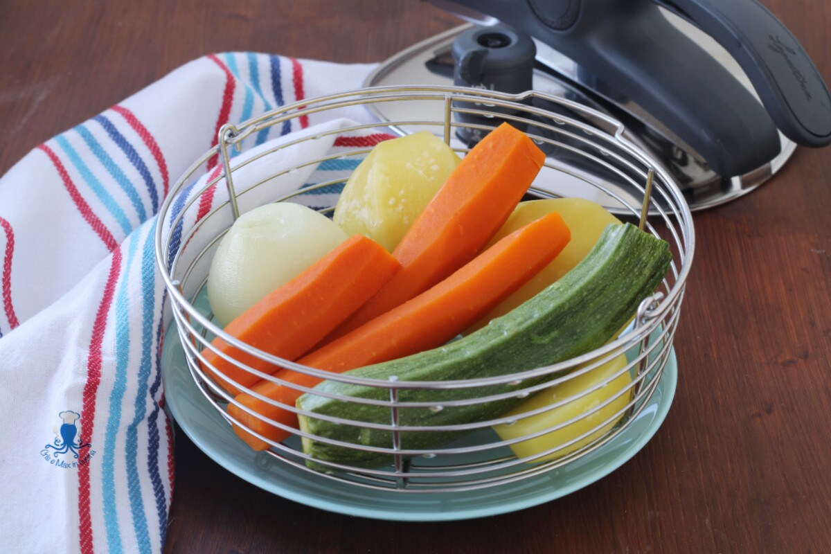 Mixed Vegetables Steamed in the Pressure Cooker