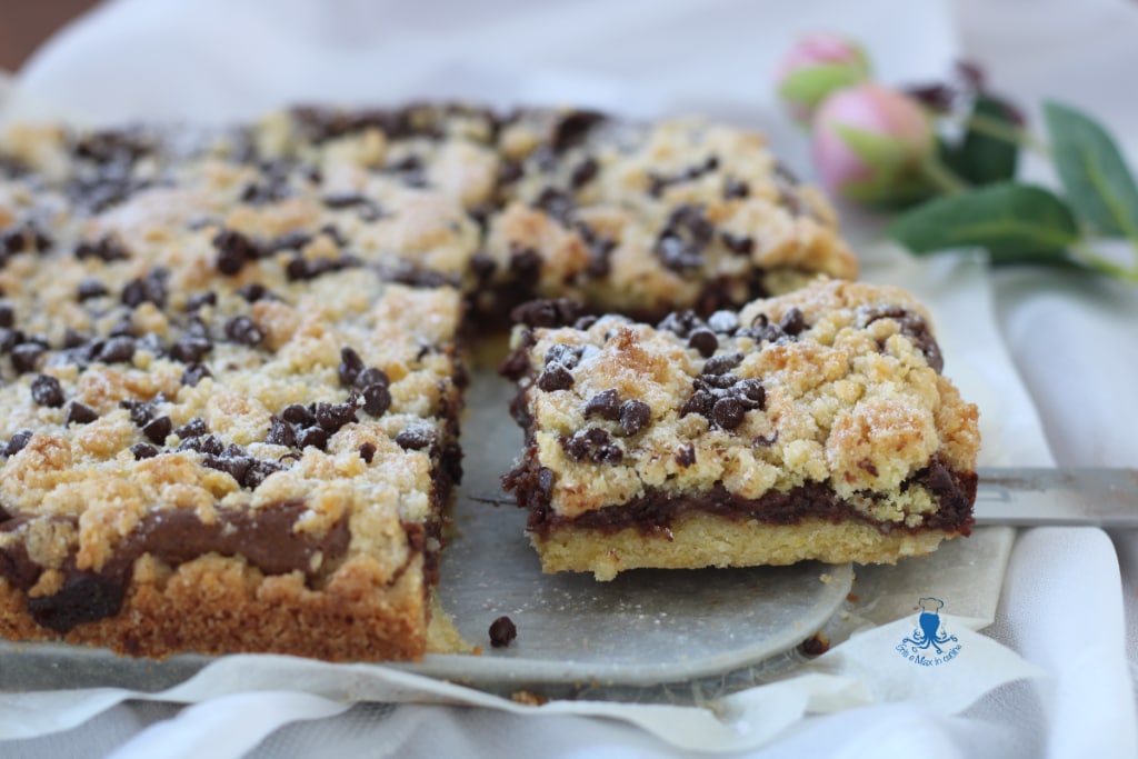 Mascarpone and Nutella Crumble Cake