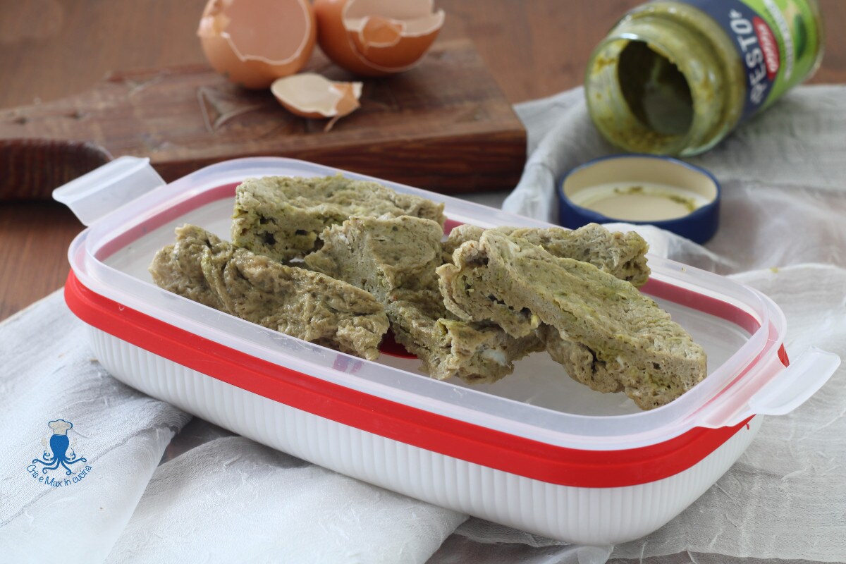 Microwave Pesto Omelet