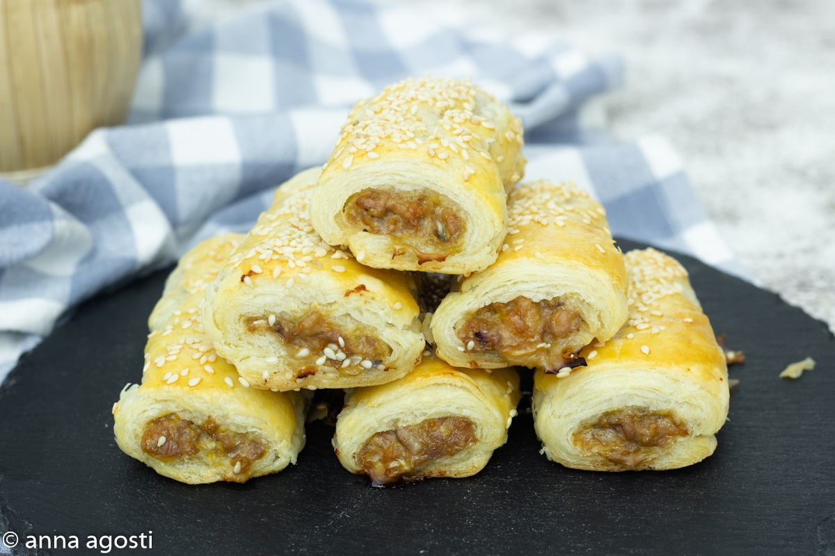 Mini Chicken Rolls with Puff Pastry