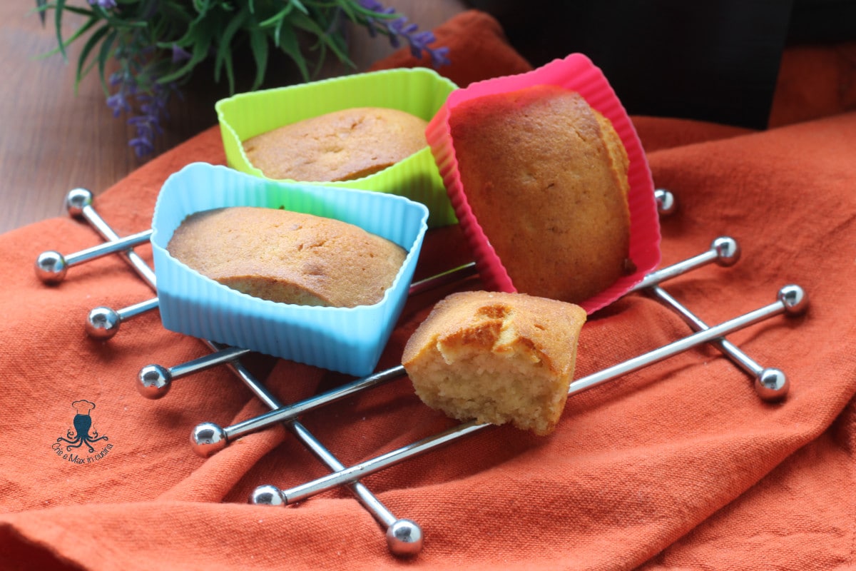 Mini sugar-free plum cakes in an air fryer