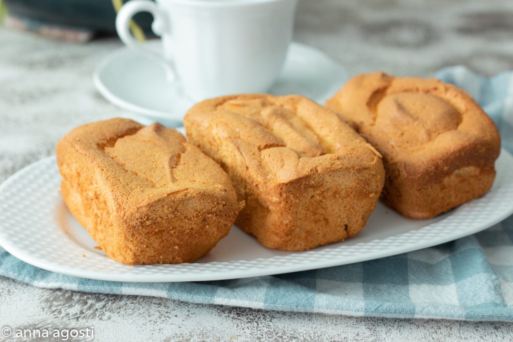 Mini yogurt loaf cakes without butter