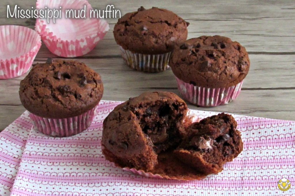 Mississippi mud muffin American recipe Starbucks chocolate muffin with creamy soft heart the chicco di mais