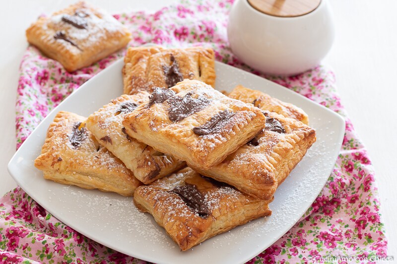 NUTELLA PUFF PASTRY POCKETS