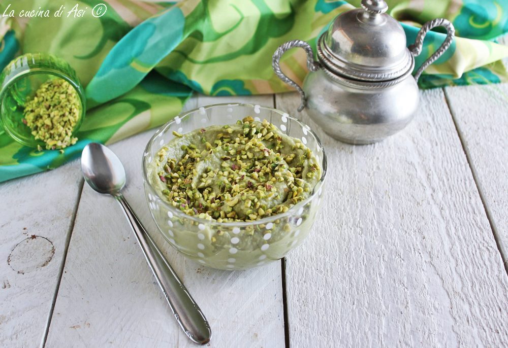 No-bake pistachio and mascarpone cream