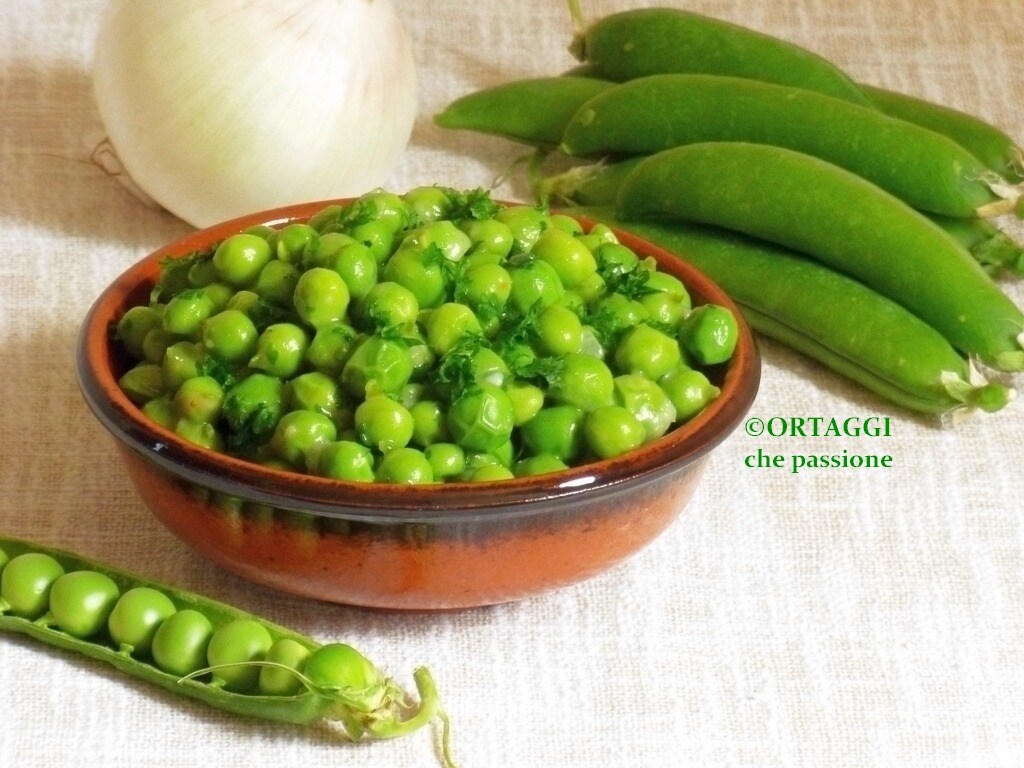 Fresh peas in a pan