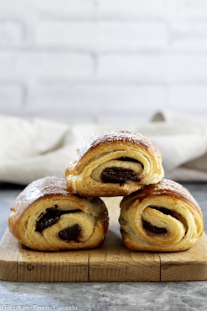 PAIN AU CHOCOLAT
