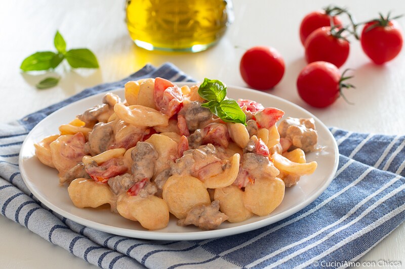 PASTA WITH SAUSAGE AND PHILADELPHIA
