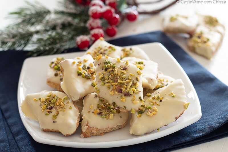 PISTACHIO MOSTACCIOLI