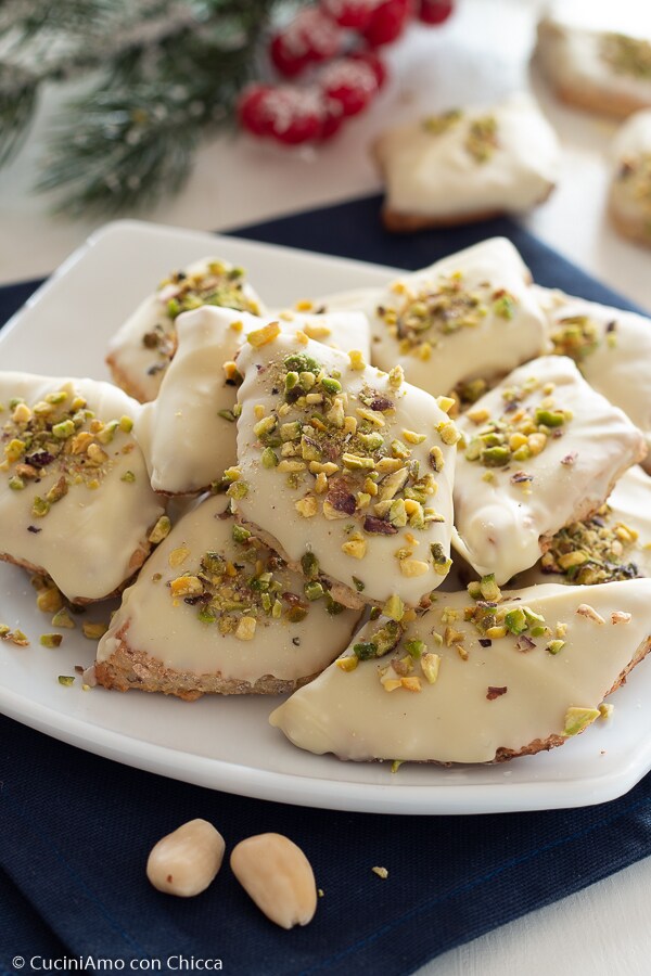 PISTACHIO MOSTACCIOLI