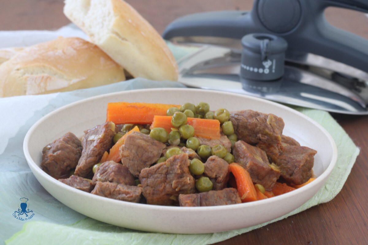 Pressure Cooker Stew with Peas and Carrots