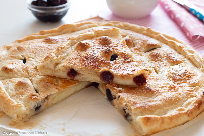 PUFF PASTRY CAKE WITH CREAM AND SOUR CHERRIES very quick and irresistible