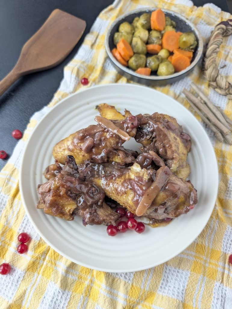 Capon with berries a burst of unexpected flavors