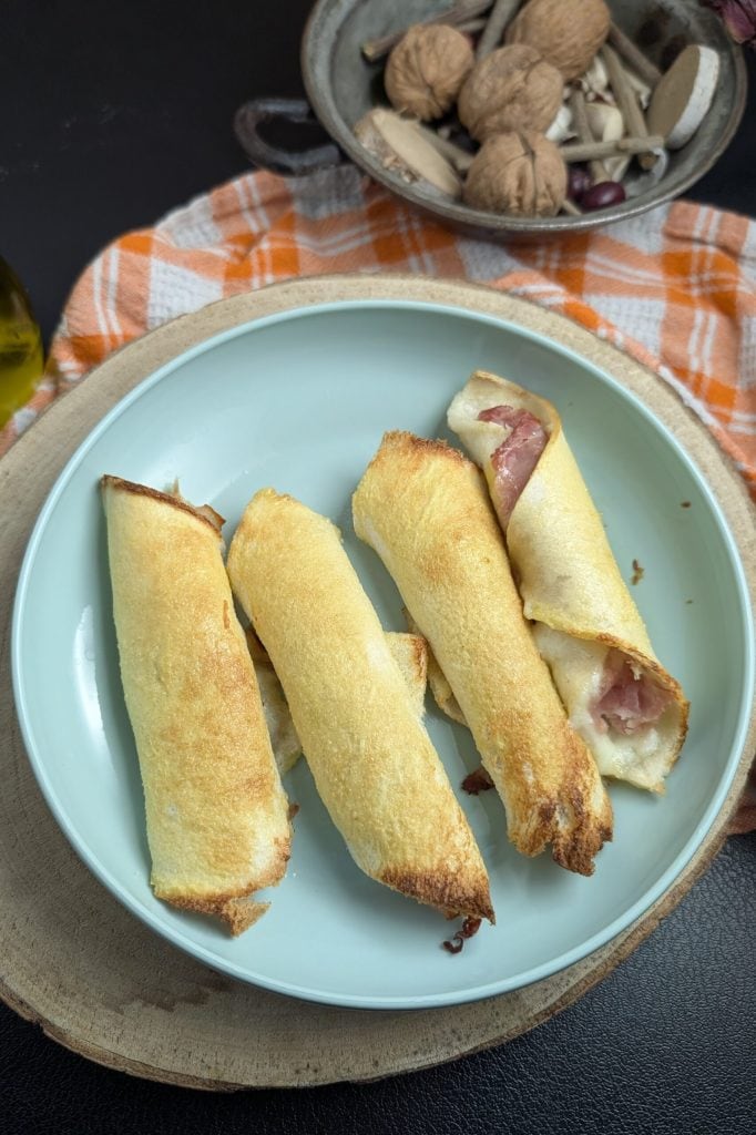 Bread Cannoli with Creamy Filling