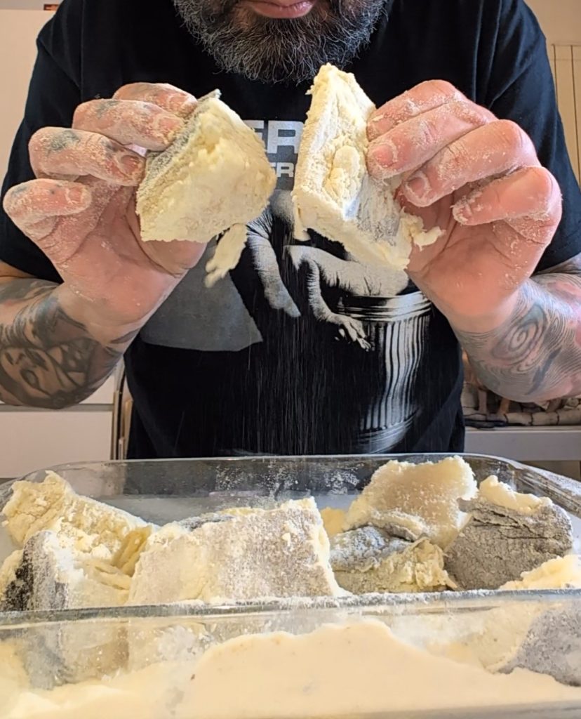 Perfect Fried Cod: Crunchy, Savory, and Calabrese Style! 🐟🌶️🥔