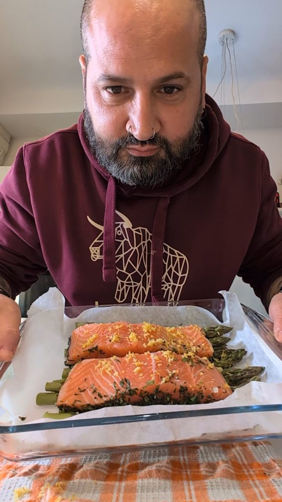 Baked Salmon with Crispy Asparagus: