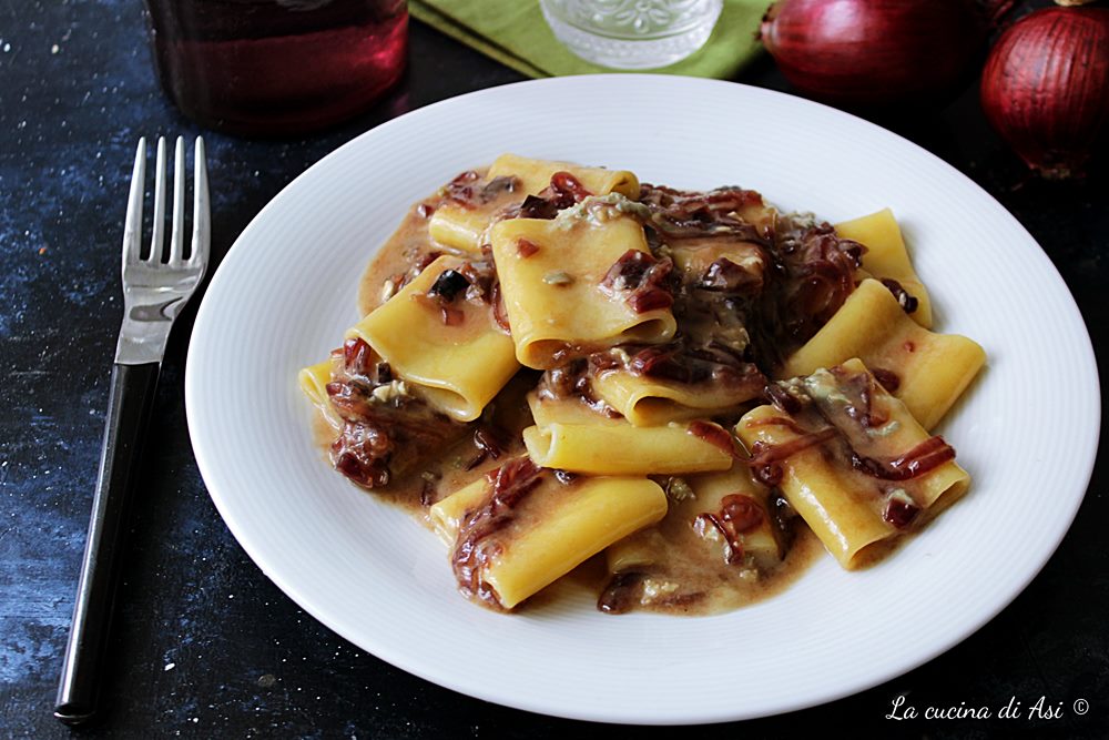 Paccheri gorgonzola e cipolle caramellate