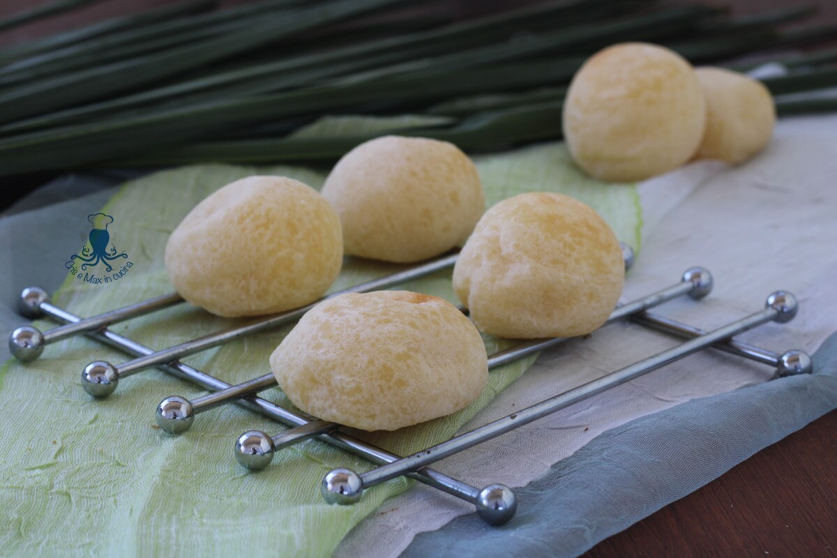 Pao De Queijo (Brazilian Cheese Buns)