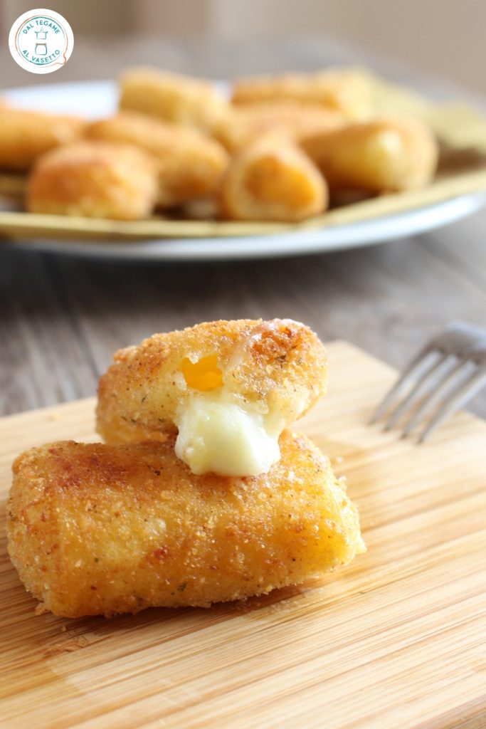 paccheri pasta stuffed with potatoes and mozzarella, breaded and fried