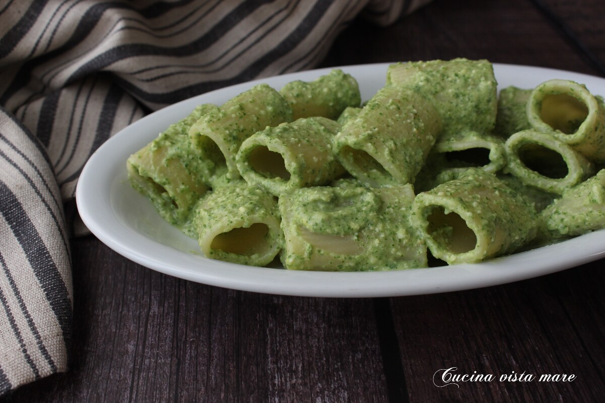 Pasta with Arugula Pesto and Cannellini Beans