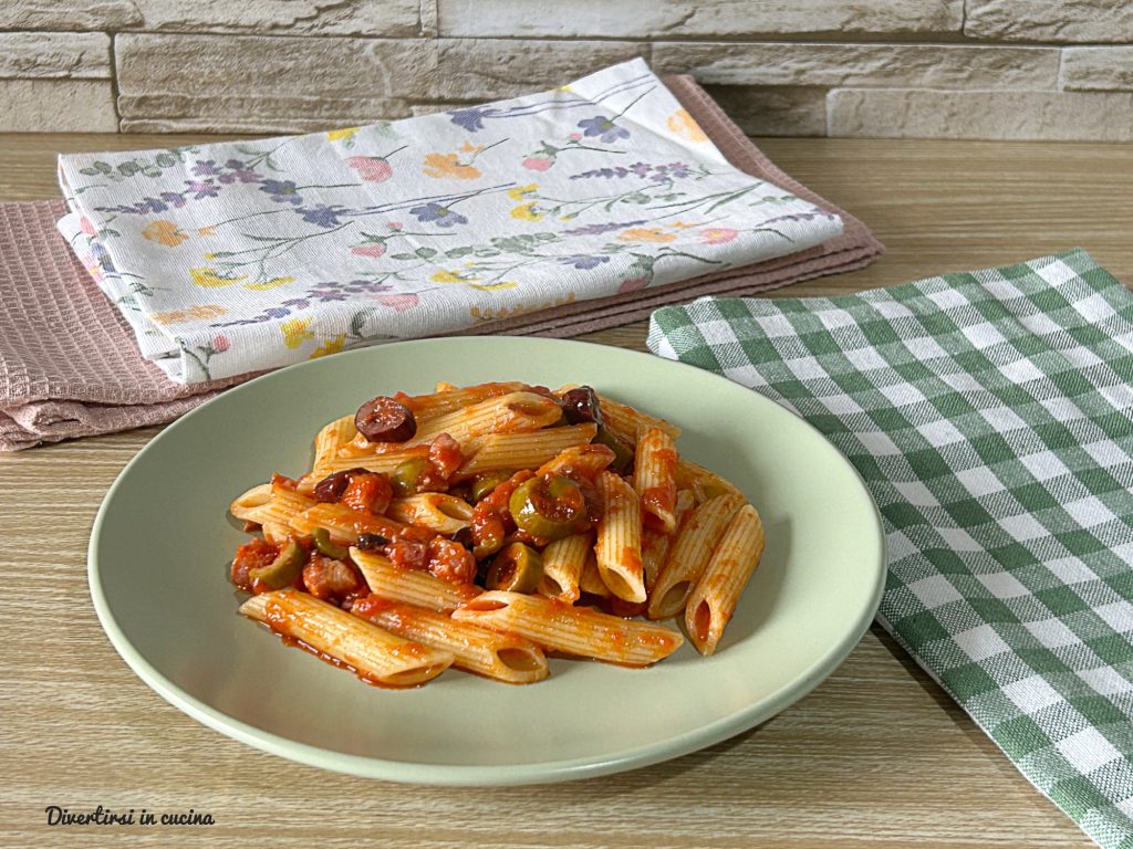 Pasta with Bacon, Olives, and Sauce