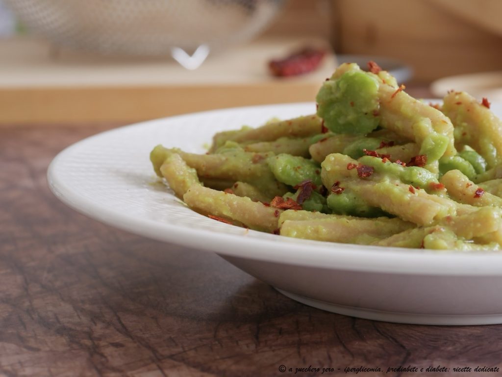 Pasta with fava beans and sweet pepper