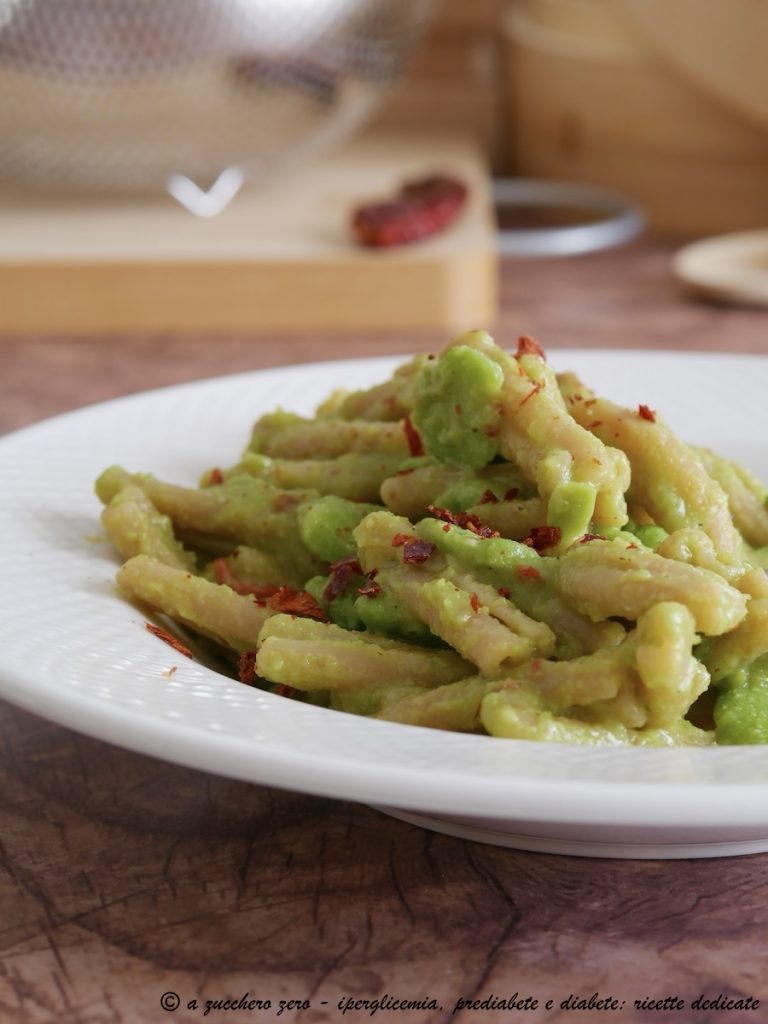 Pasta with fava beans and sweet pepper