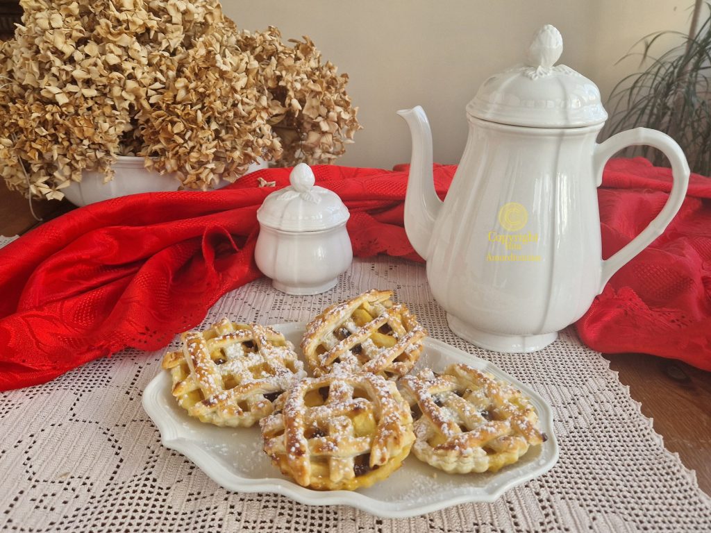 Quick Apple and Raisin Tarts