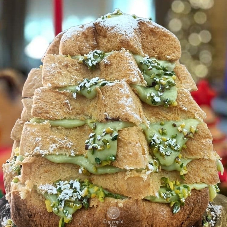 The stuffed pandoro with Mousseline cream and pistachio