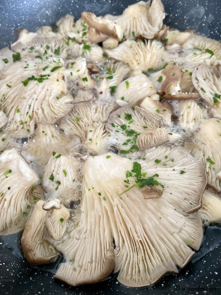 Preparation of Pan-fried Pleurotus Mushrooms with Lemon