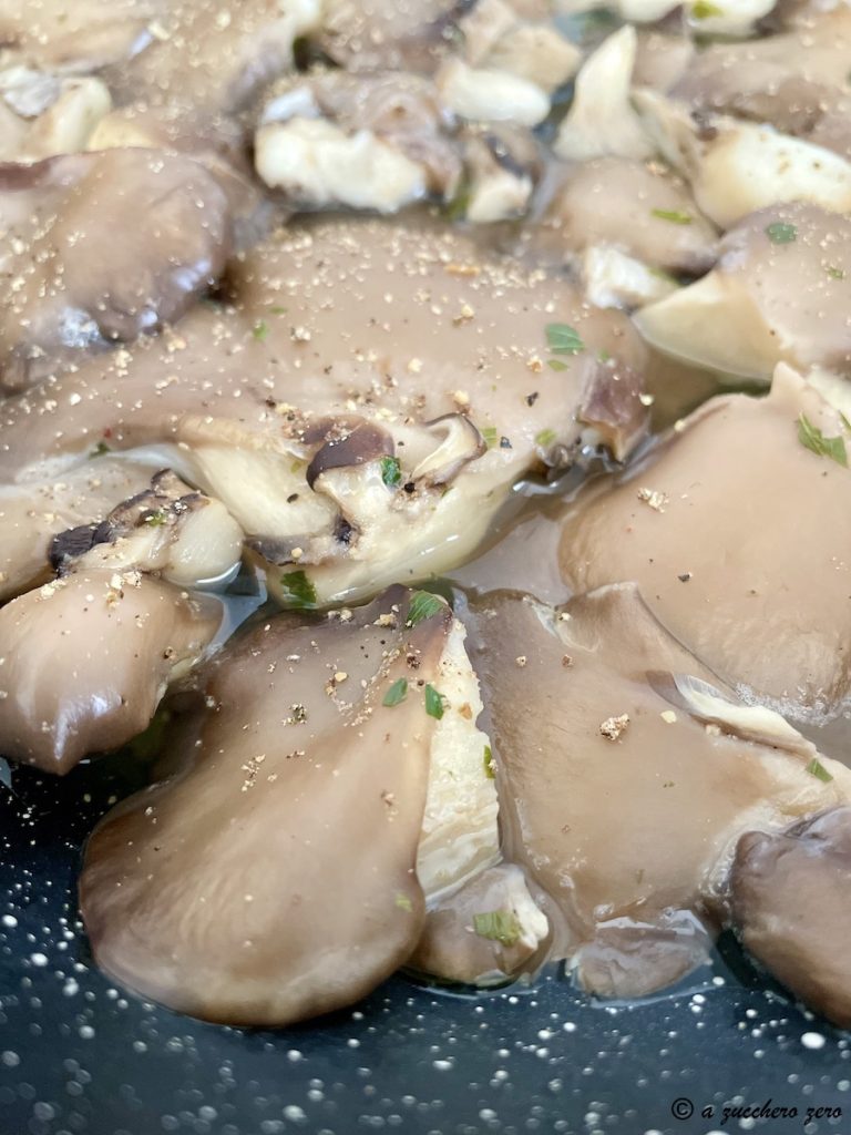 Preparation of Pan-fried Pleurotus Mushrooms with Lemon