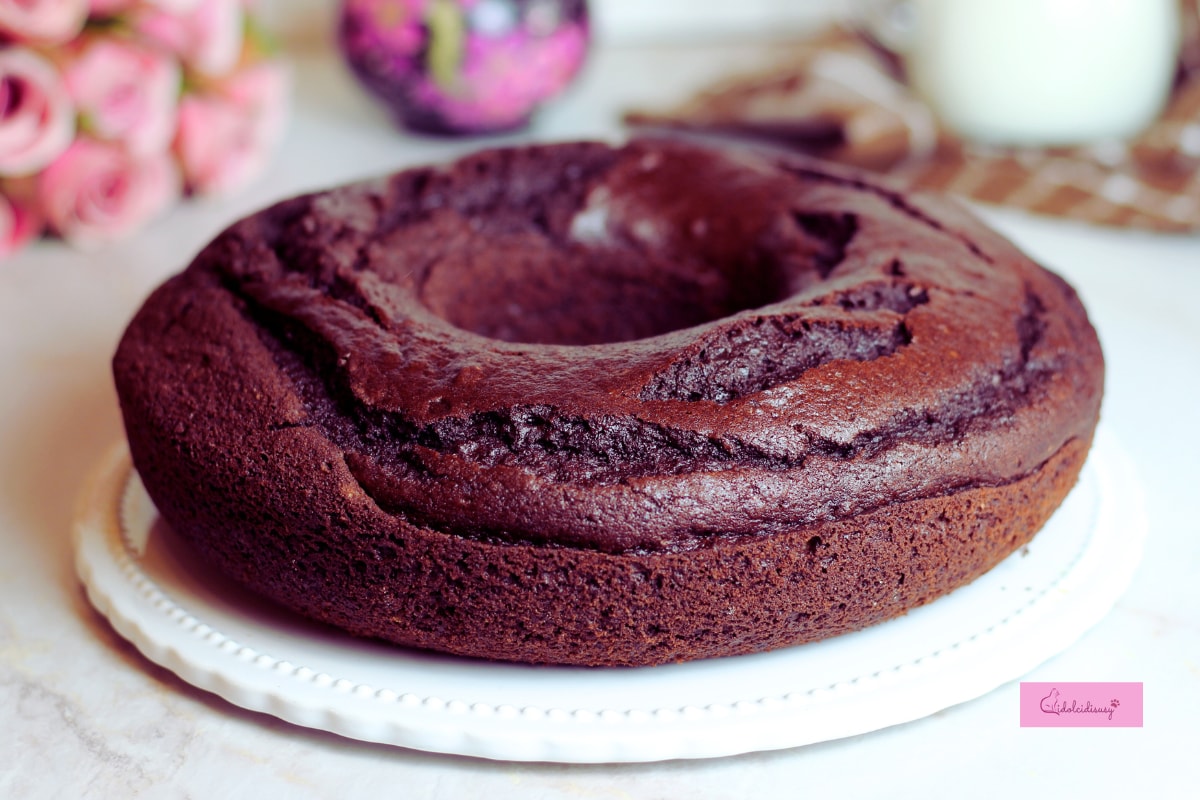 Soft Ring Cake with Cream and Cocoa