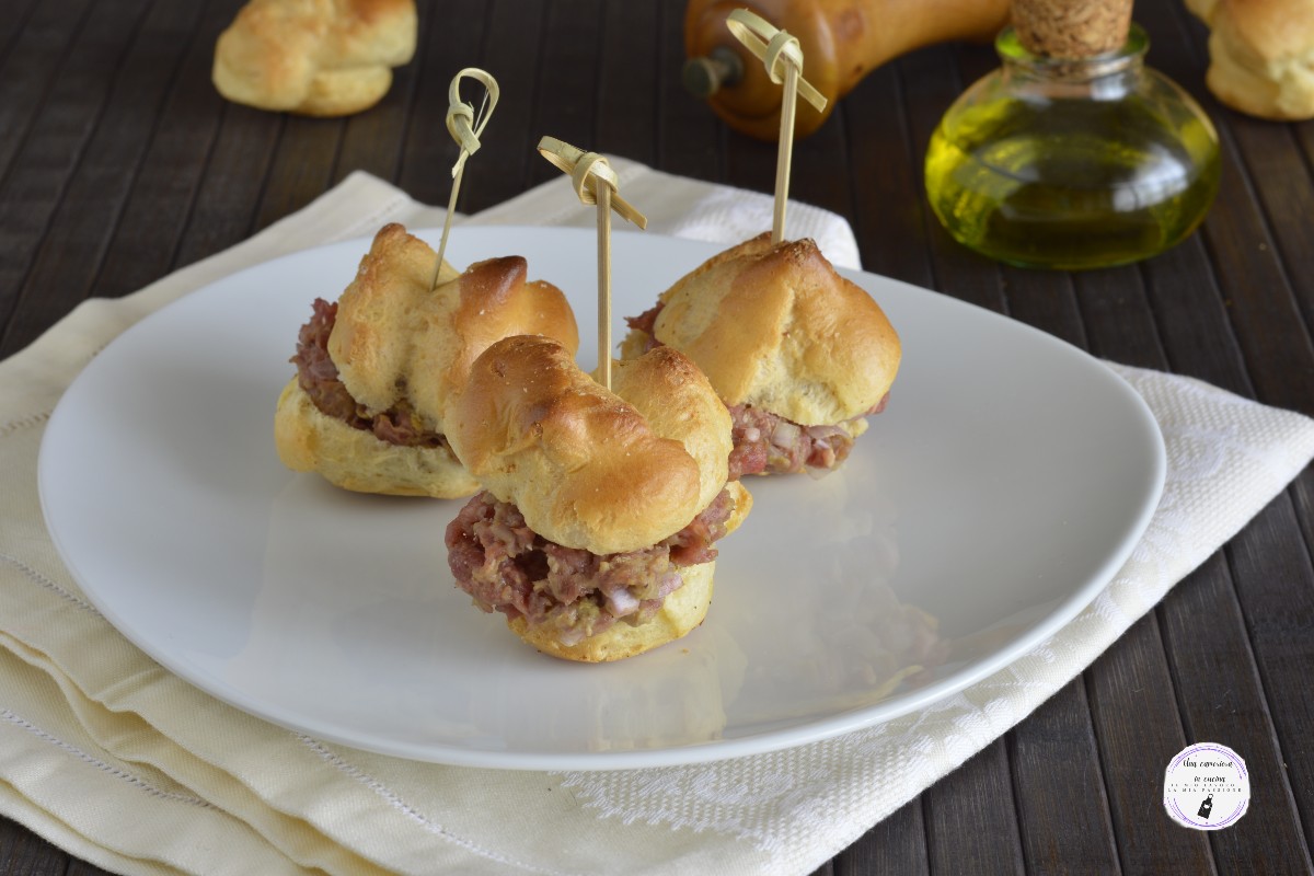 Puffs with Beef Tartare