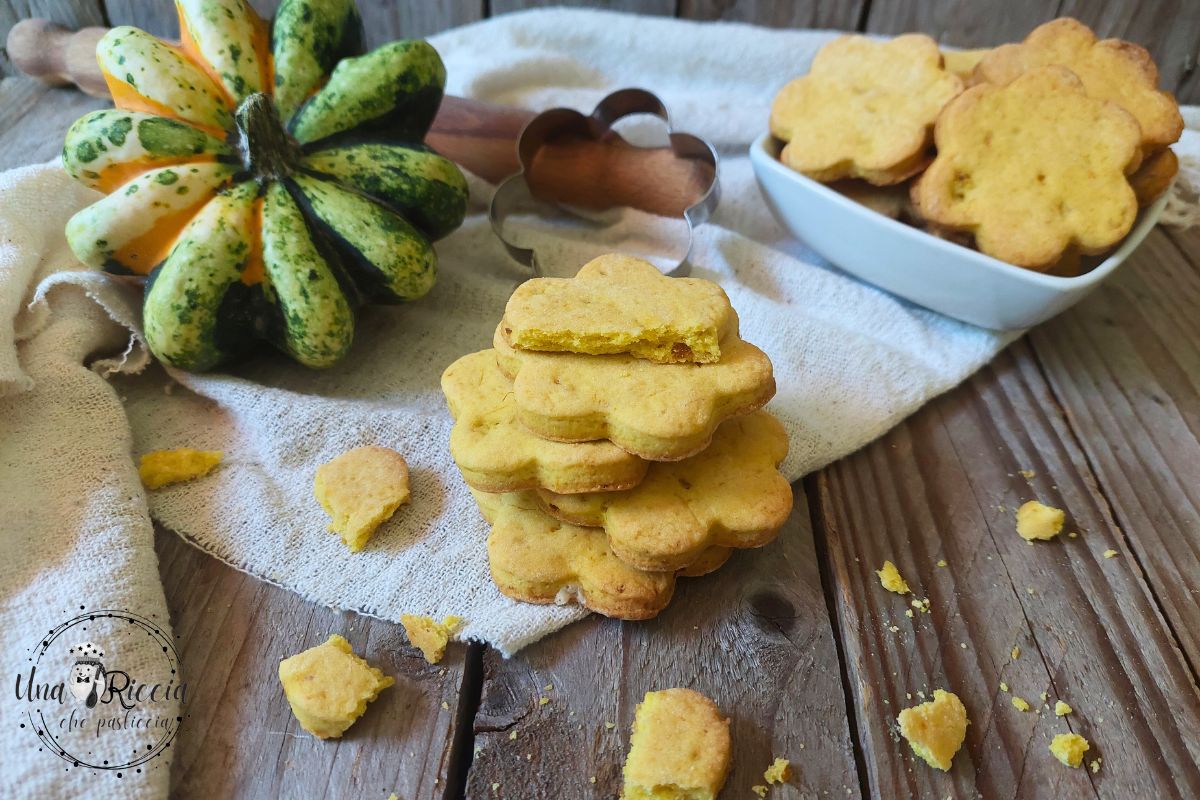 Pumpkin Shortbread Cookies