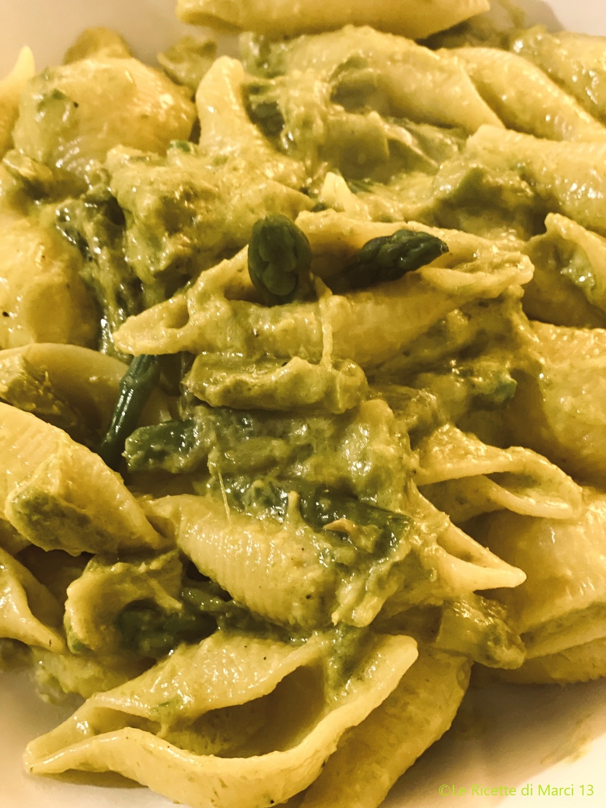 Quick Conchiglioni with Asparagus and Robiola. Light, Easy, and Fast Recipe