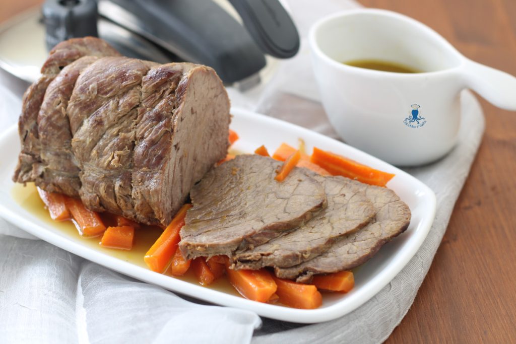 Roast with carrots in the pressure cooker